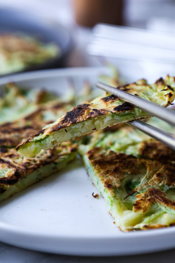 scallion pancakes - pajeon | pickledplum.com